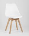 Eames DST, диаметр стола 80 см, 3 стула Frankfurt белые