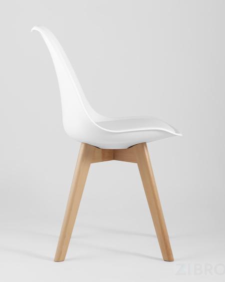 Eames DST, диаметр стола 80 см, 3 стула Frankfurt белые