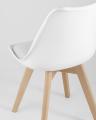 Eames DST, диаметр стола 80 см, 3 стула Frankfurt белые