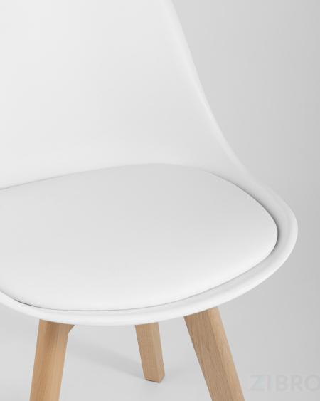 Eames DST, диаметр стола 80 см, 3 стула Frankfurt белые