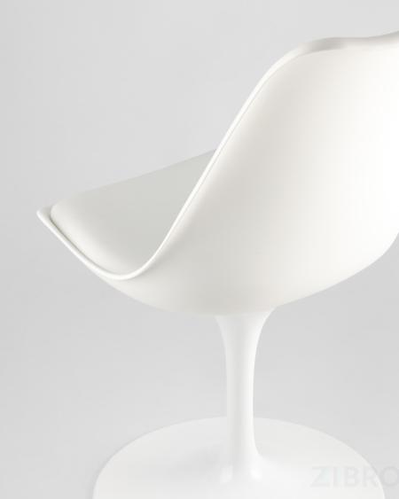 Tulip белая, 2 стула, диаметр стола 80 см