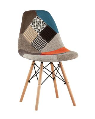 Стул Eames DSW в тканевой обивке в стиле пэчворк, сиденье пластиковое, ножки деревянные
