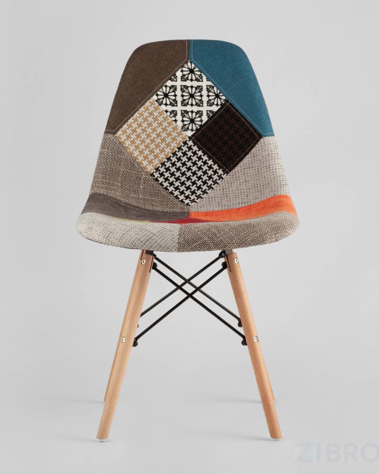Стул Eames DSW в тканевой обивке в стиле пэчворк, сиденье пластиковое, ножки деревянные
