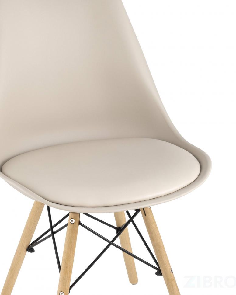 Стул Eames Soft бежевый обеденный сиденье экокожа ножки из массива бука