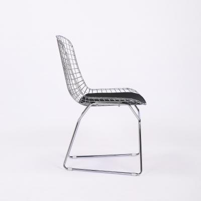 Bertoia хромированный металл с черной подушкой из экокожи