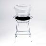 с низкой спинкой Bertoia хромированный металл с черной подушкой из экокожи