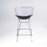 с низкой спинкой Bertoia хромированный металл с черной подушкой из экокожи