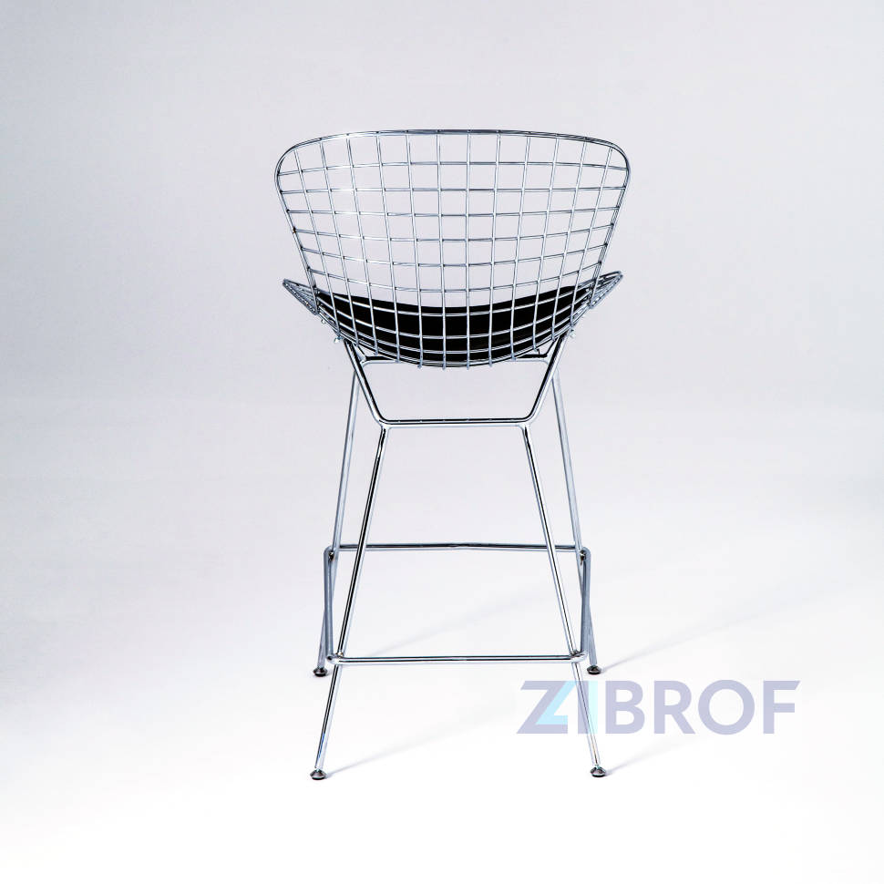 с низкой спинкой Bertoia хромированный металл с черной подушкой из экокожи