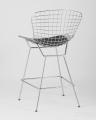 с низкой спинкой Bertoia хромированный металл с черной подушкой из экокожи