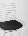 с низкой спинкой Bertoia хромированный металл с черной подушкой из экокожи