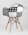 Обеденная группа стол Rondo раскладной 100-135*100 см белый, 4 кресла Eames пэчворк черно-белые